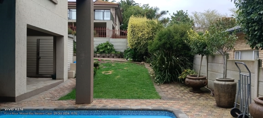 4 Bedroom Property for Sale in Menkenkop Western Cape